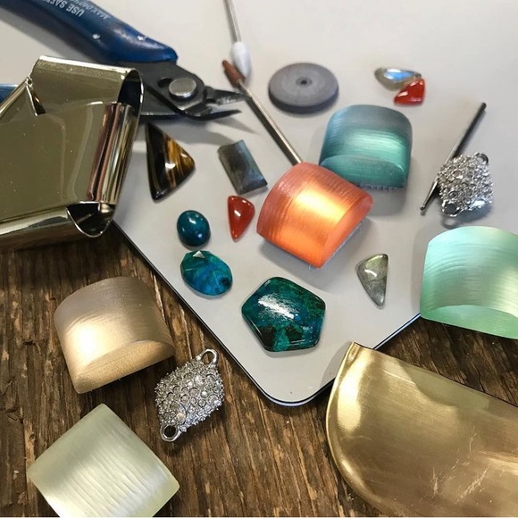 ALEXIS BITTAR • Roxbury Satin Brushed Gold Folded Metal Ribbon Post Earrings - Picture 6 of 12